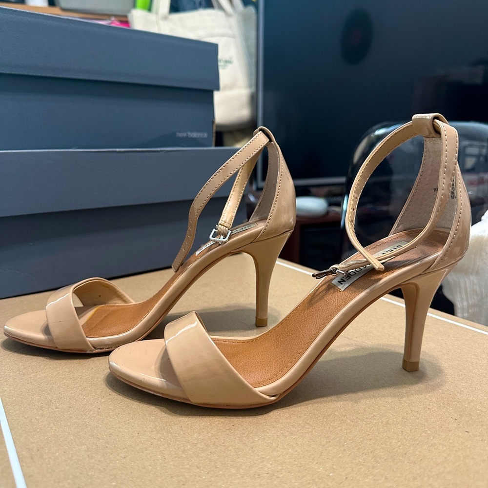 Steve Madden Nude Open Toed Heels